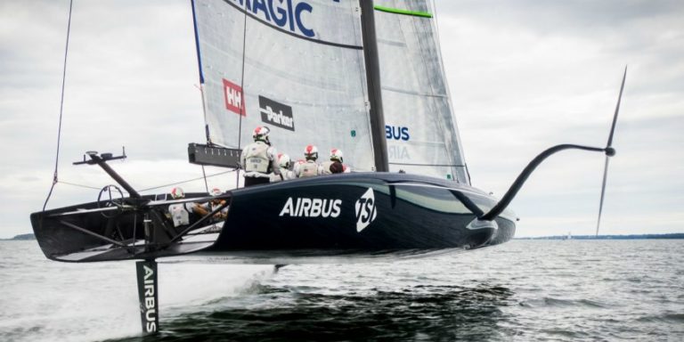 The Defiant, l'AC75 d'American Magic, concourra en janvier 2021 sur la Prada Cup.