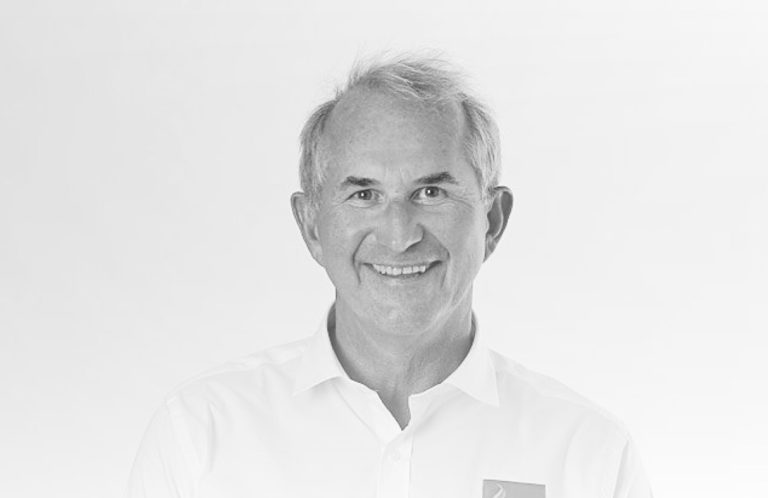 Jacques Caraes, directeur de course du Vendée Globe, est l'invité d'Into The Wind, le podcast de Tip & Shaft.