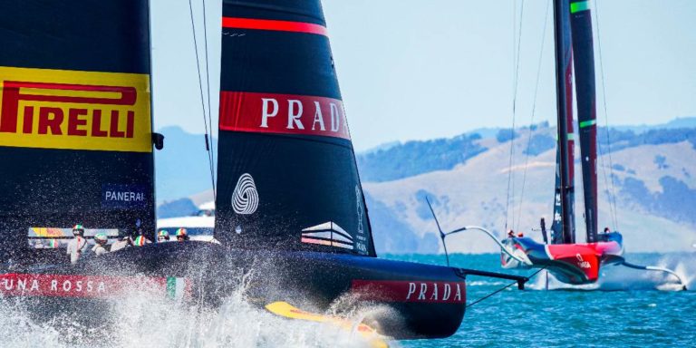 Luna Rossa et Emirates Team New Zealand vendredi à Auckland