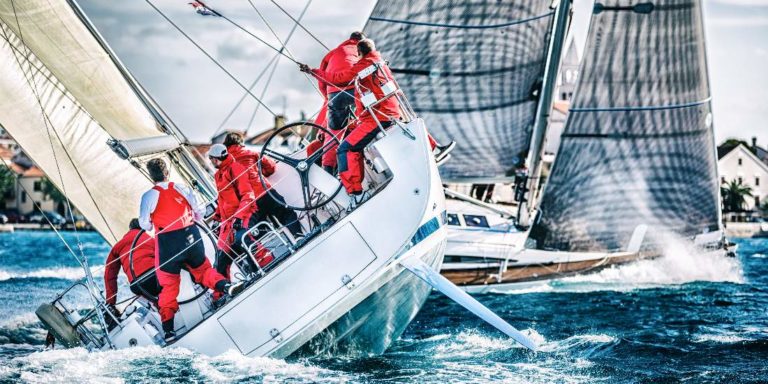 Adhésifs pour bateaux de course