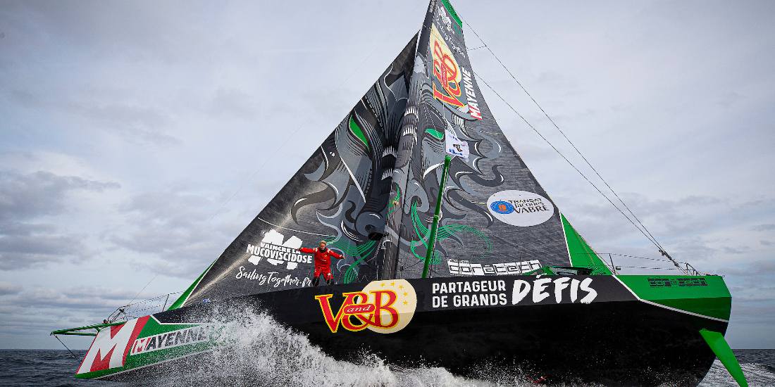 Clarisse Crémer pourrait disputer le Vendée Globe 2024 avec l'ancien  Banque-Populaire acheté par Alex Thomson - L'Équipe