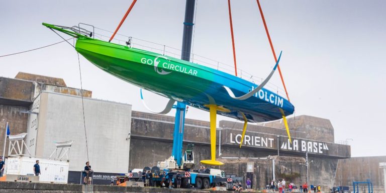 L'Imoca de Kevin Escoffier remis à l'eau