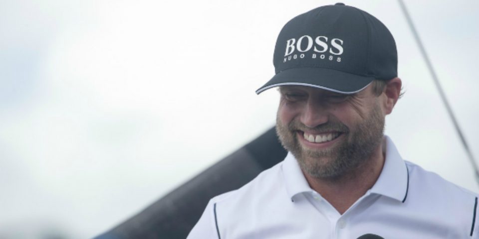 Alex Thomson, skipper de l Imoca Hugo Boss sur la ligne d arrivee de la Route du Rhum-Destination Guadeloupe 2018 - Pointe a Pitre le 16/11/2018