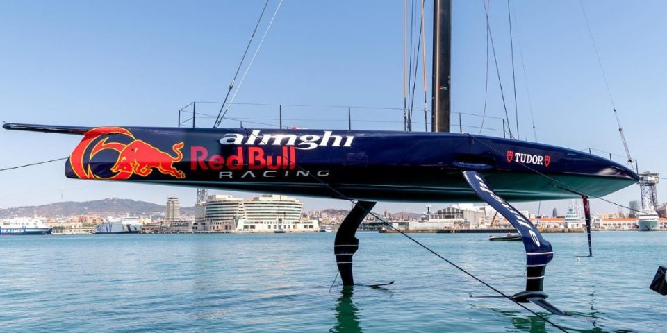 L'AC75 d'Alinghi Red Bull Racing à Barcelone