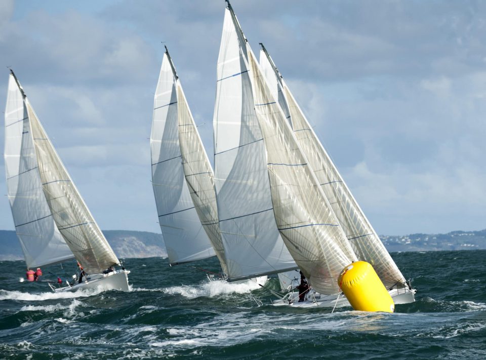 Les adhésifs importants pour la voile de compétition